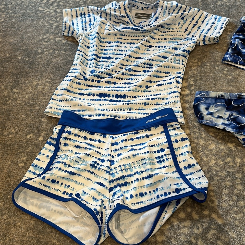 EDDIE BAUER 4 PIECE SET REVERSIBLE KIDS SIZE S 7/8 NWOT - Picture 12 of 13